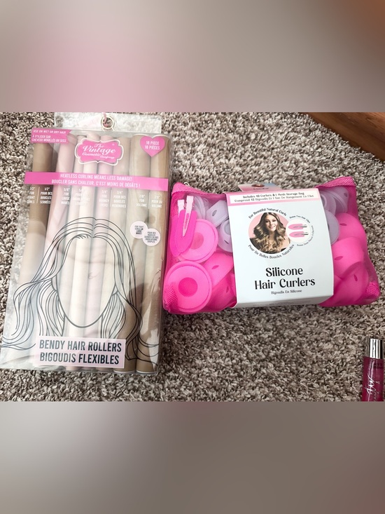Vintage cosmetic company Other - Silicone Hair Curlers Set - Pink by Vintage Collection